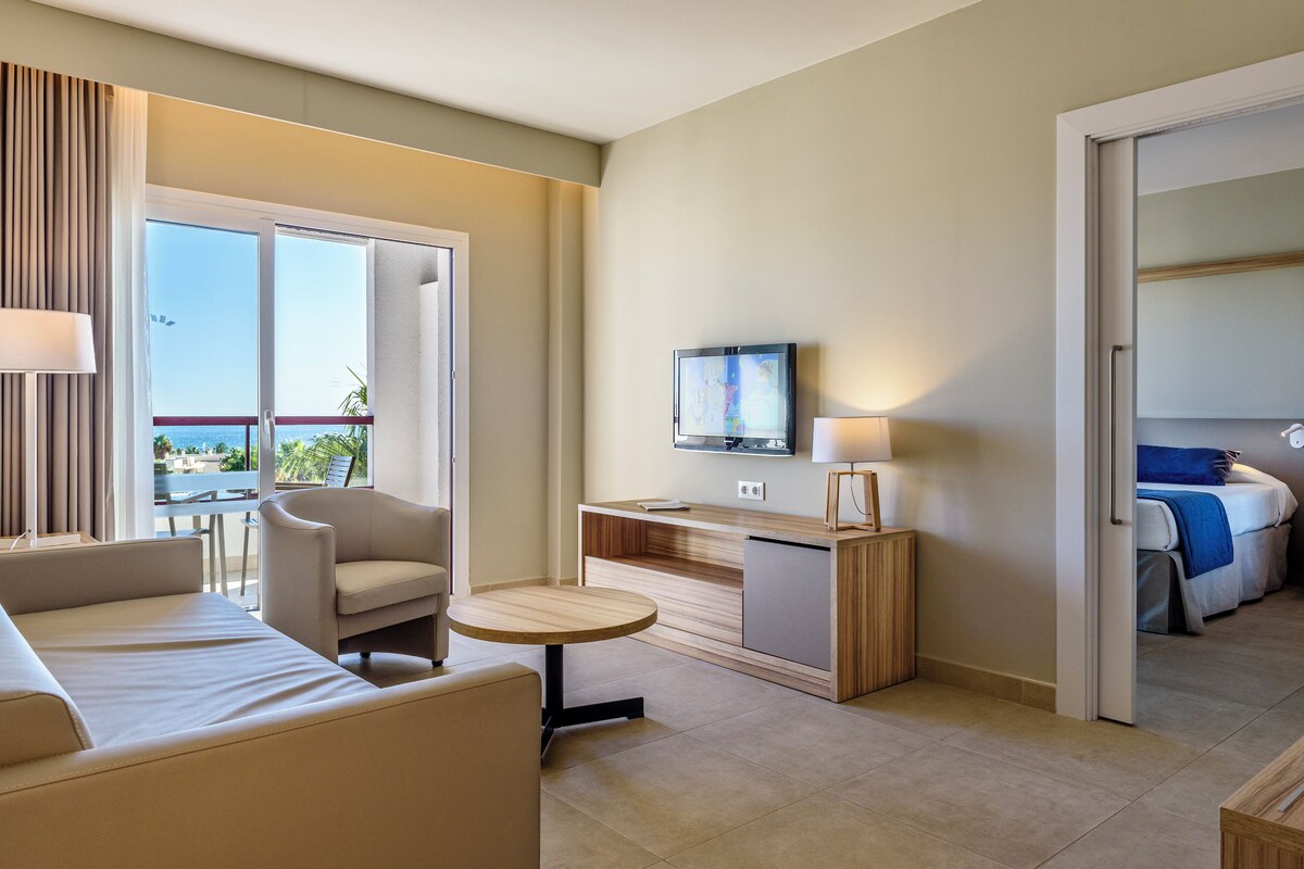 SUITE SUPERIOR 2 ADULTS + 2 CHILDREN