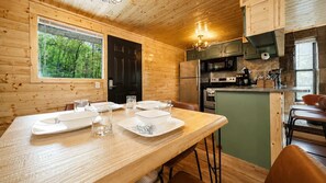 Fridge, microwave, oven, stovetop - Mountain Views at Dolly's Castle Unit 5 (Sevierville)