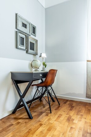 Apartamento | 2 quartos, Wi-Fi de cortesia, roupa de cama