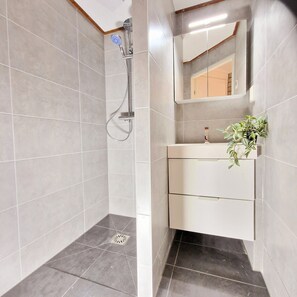 Shower, hair dryer, towels, toilet paper