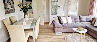 Luxuriöses Ferienhaus mit Überdachter Terrasse und Sauna