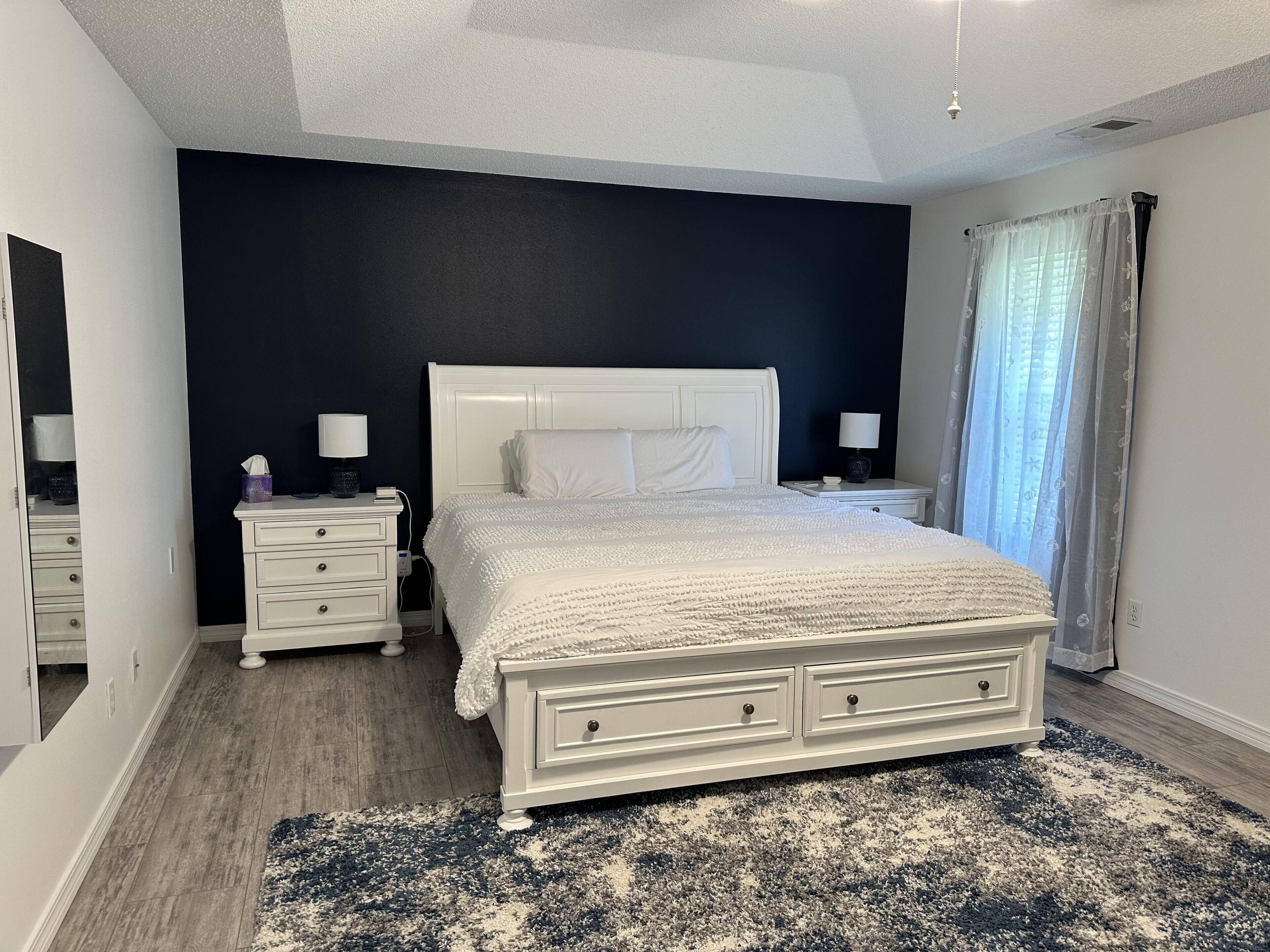 4 quartos, ferros/tábuas de passar roupa, berço de viagem