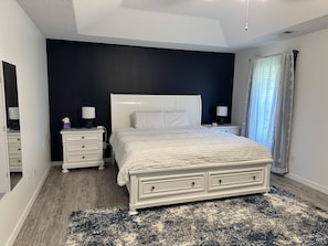 4 عدّة غرف نوم ومكواة/لوح كي وسرير سفر وواي فاي مجانًا