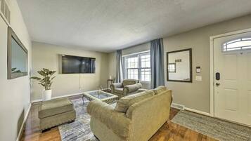 Televisión y chimenea