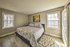 4 bedrooms, iron/ironing board, bed sheets