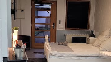 1 bedroom, desk, WiFi, wheelchair access