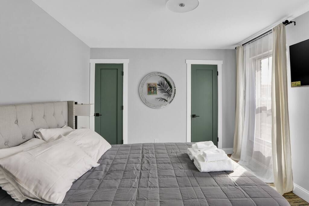 Luxury Apartment In Lakewood