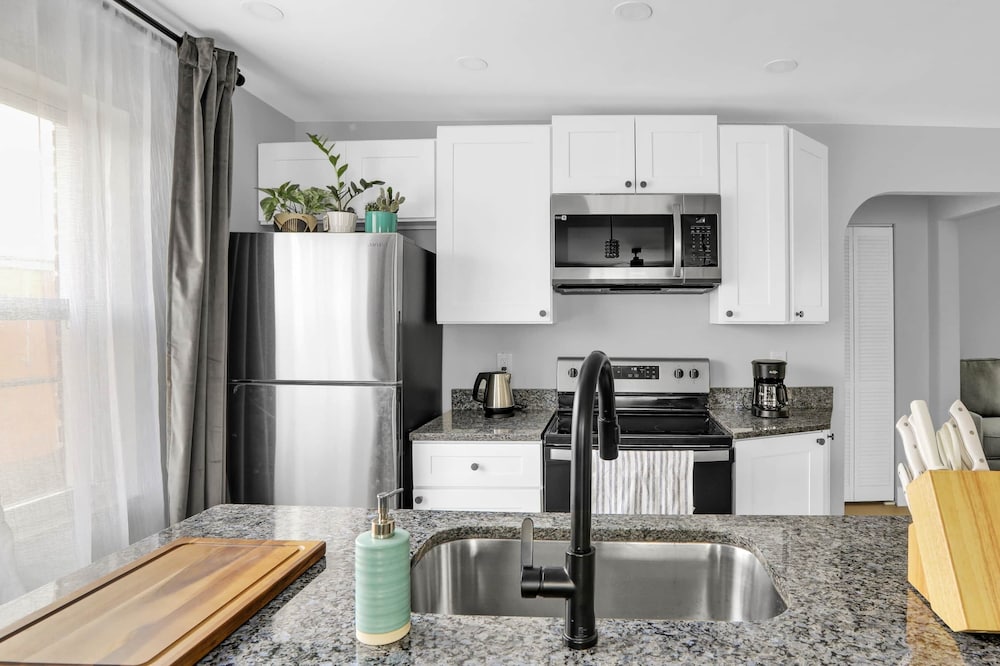 Luxury Apartment In Lakewood