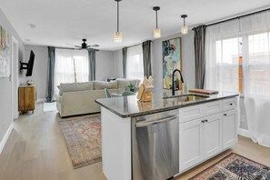 Interior - Luxury Apartment In Lakewood (Lakewood)