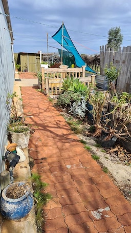 Property grounds. Romantic holiday home Riverland