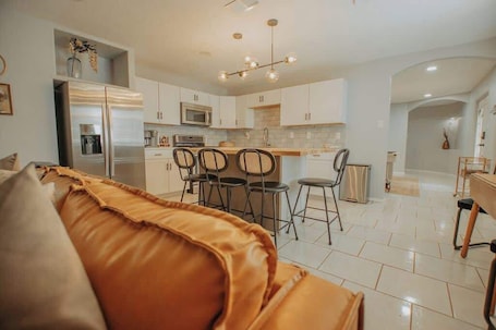 Interior. Casa Cerrillos+Hot Tub+Pet Friendly+No Pet Fee!