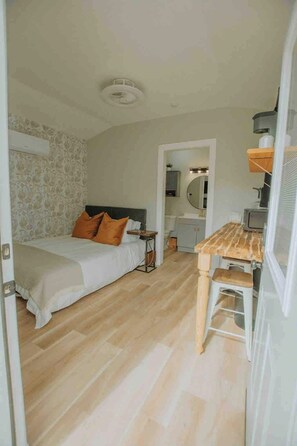 4 bedrooms, iron/ironing board, travel cot, free WiFi