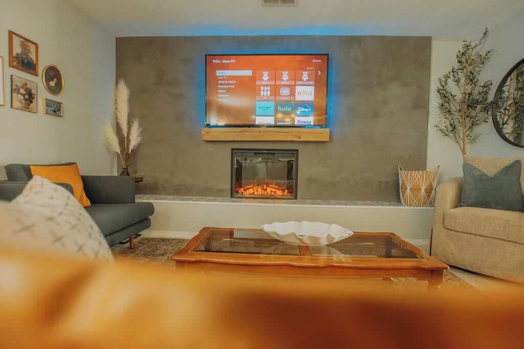 Smart TV, fireplace, stereo