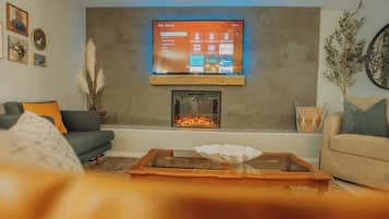 Smart TV, fireplace, stereo