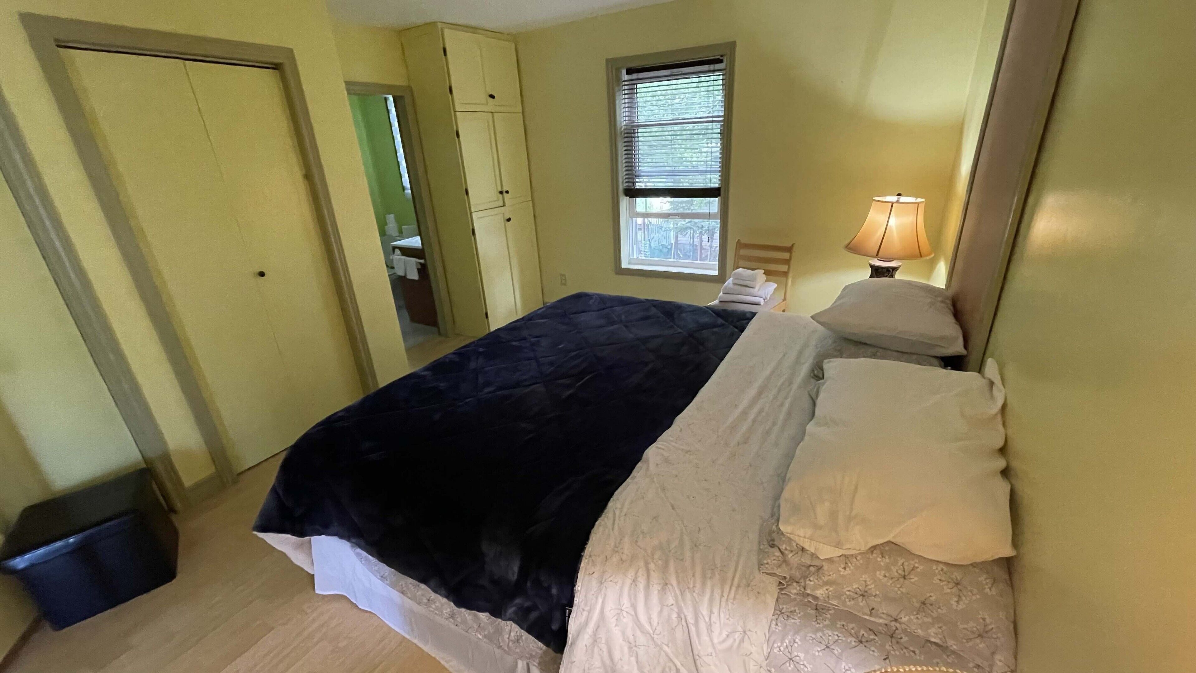 Bright w/ Huge Backyard + 5min to Parks!