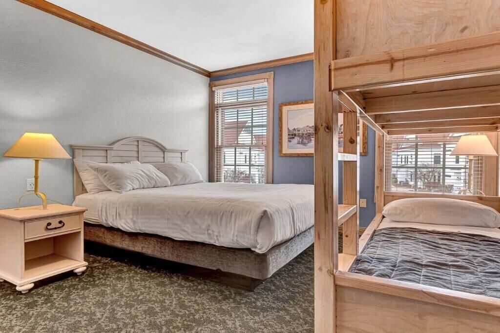 Just Beachy - King Suite on Lake Michigan