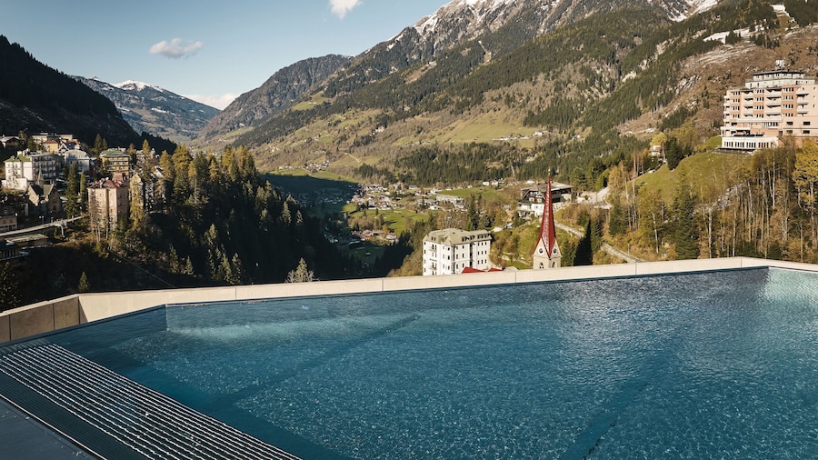 Urban Nature Bad Gastein - Badeschloss