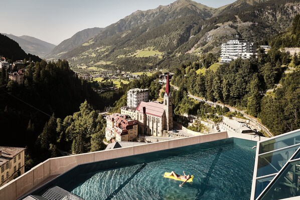 Outdoor pool - Urban Nature Bad Gastein - Badeschloss (Bad Gastein)
