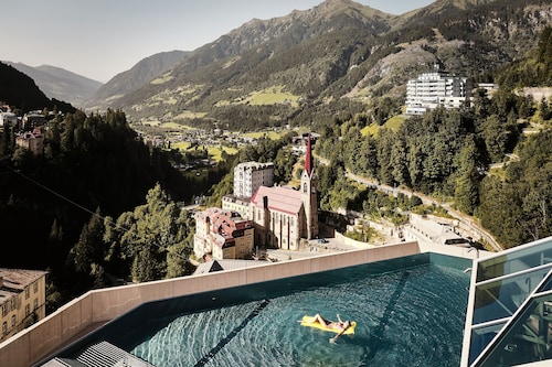 Urban Nature Bad Gastein - Badeschloss