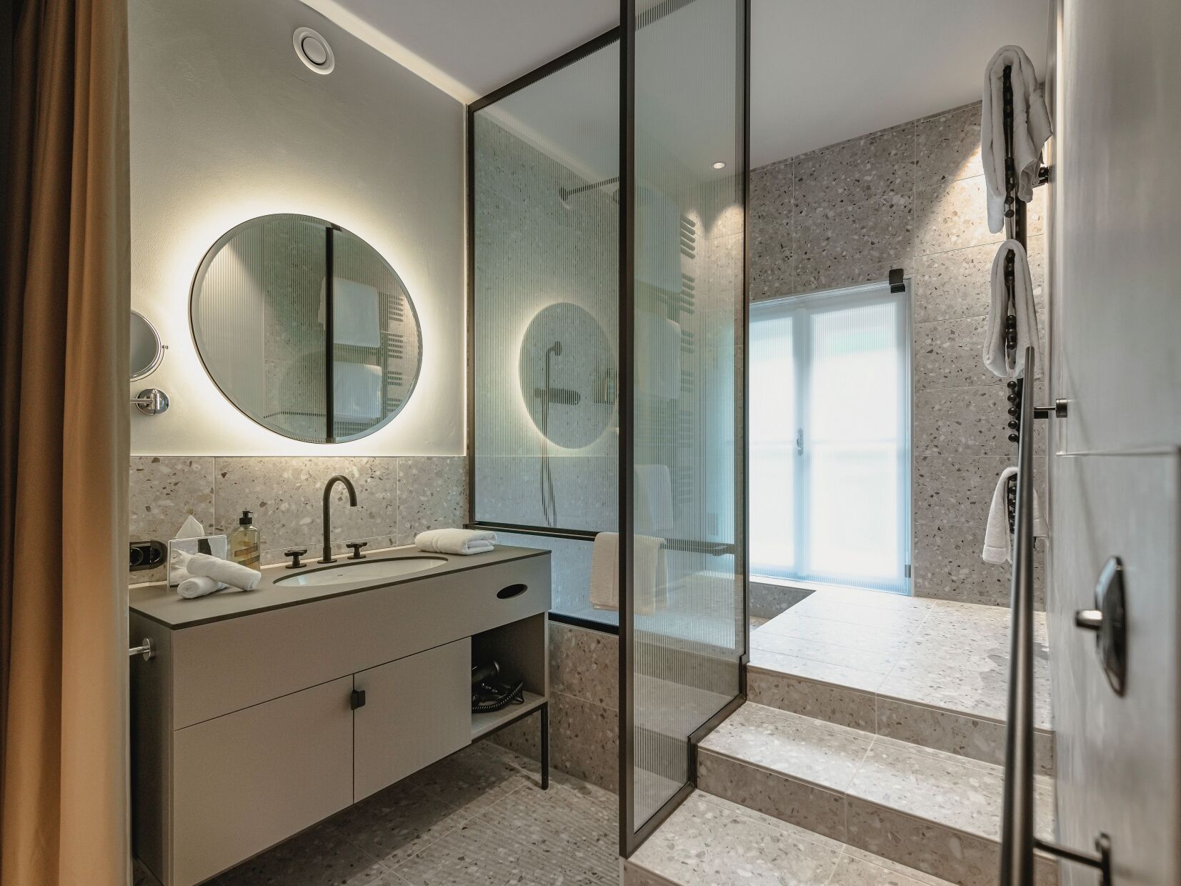 Junior Suite with Sauna and Straubinger Platz view | Hypo-allergenic bedding, down duvets, free minibar items, in-room safe