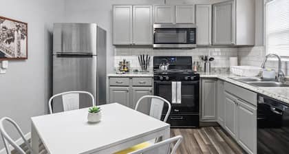 Modern 2BR in West Sac *5 Mins Downtown* w/Laundry