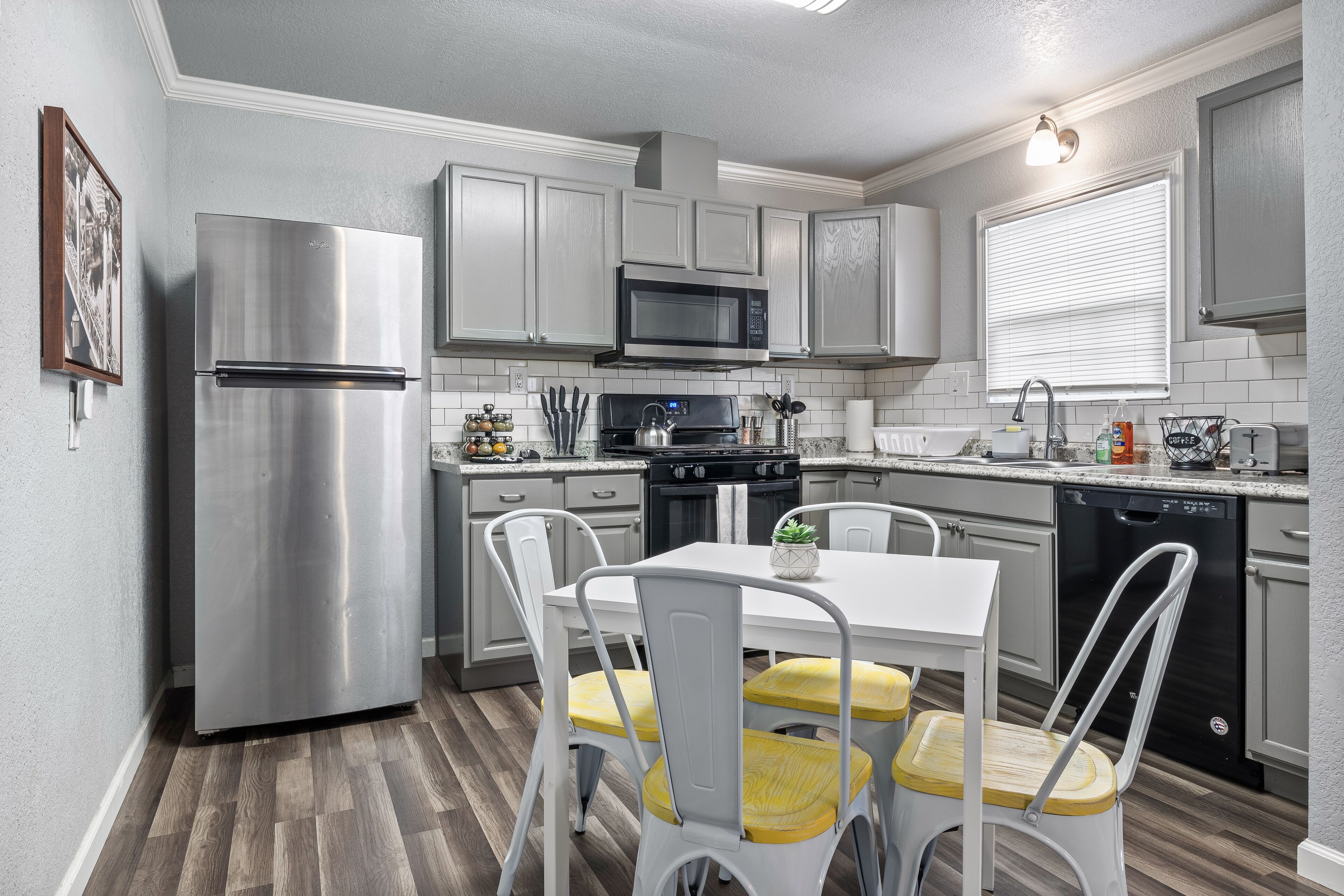 Modern 2BR in West Sac *5 Mins Downtown* w/Laundry