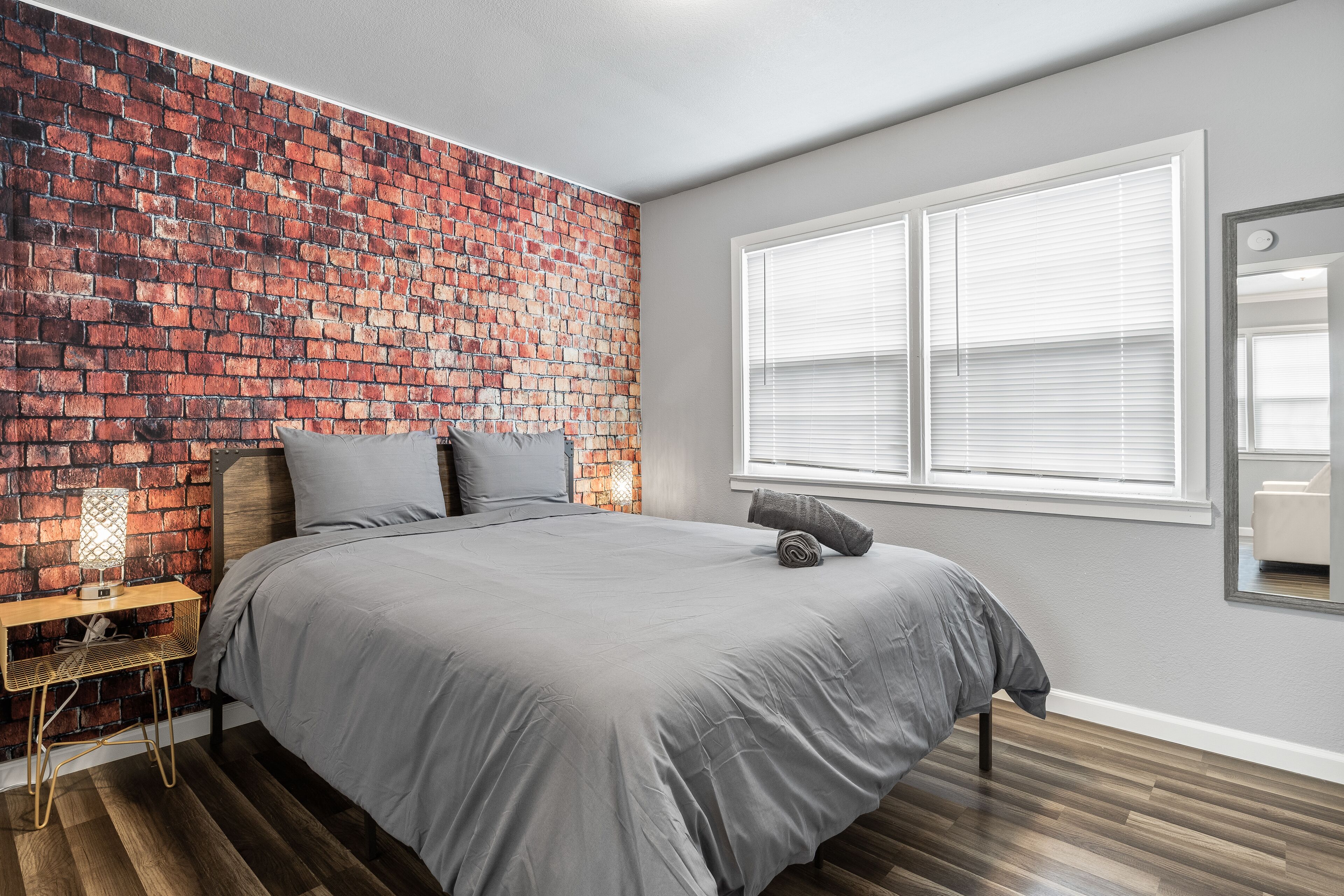 Modern 2BR in West Sac *5 Mins Downtown* w/Laundry