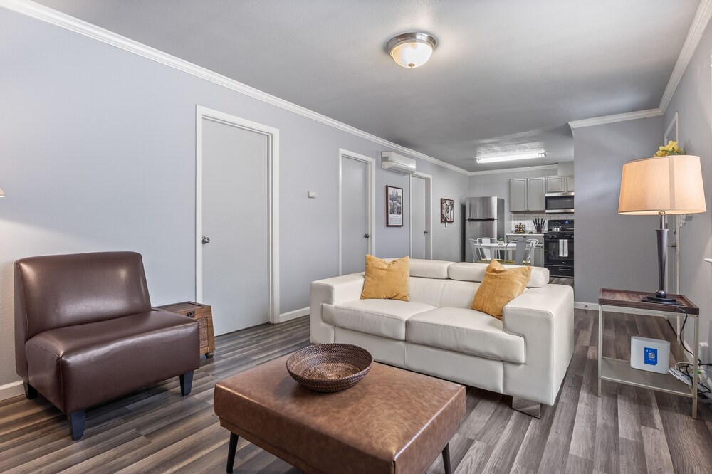 Modern 2BR in West Sac *5 Mins Downtown* w/Laundry