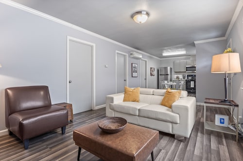 Modern 2BR in West Sac 5 Mins Downtown w/Laundry