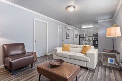 Modern 2BR in West Sac 5 Mins Downtown w/Laundry