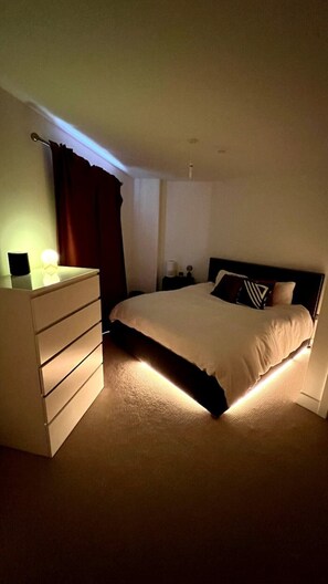 1 habitación, escritorio, tabla de planchar con plancha y wifi gratis 