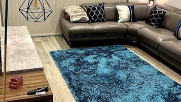 Smart TV, books, stereo