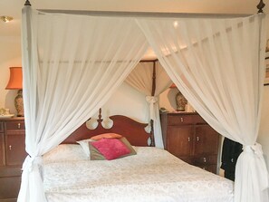 7 bedrooms, free WiFi, bed sheets