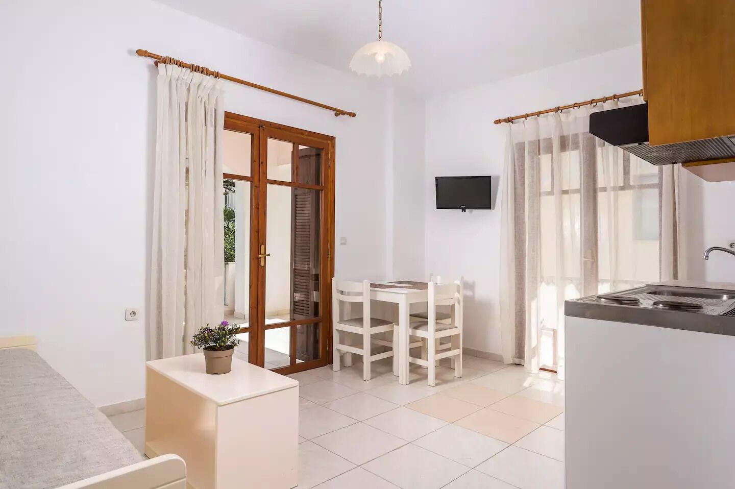 Captain Michalis room 1