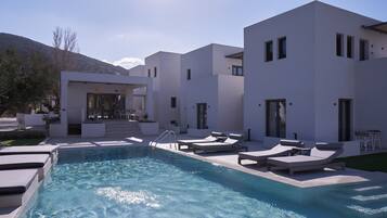 Seasonal outdoor pool, open 8:30 AM to 3:00 PM, pool umbrellas