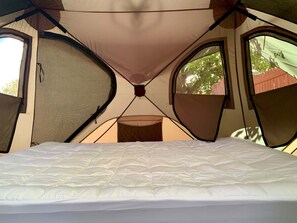 1 bedroom, bed sheets