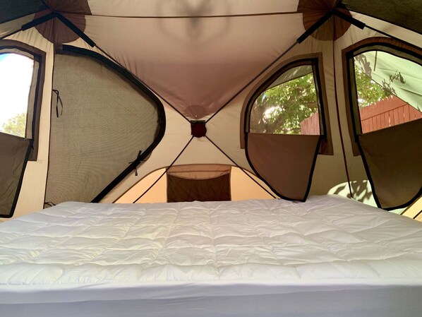 1 bedroom, bed sheets