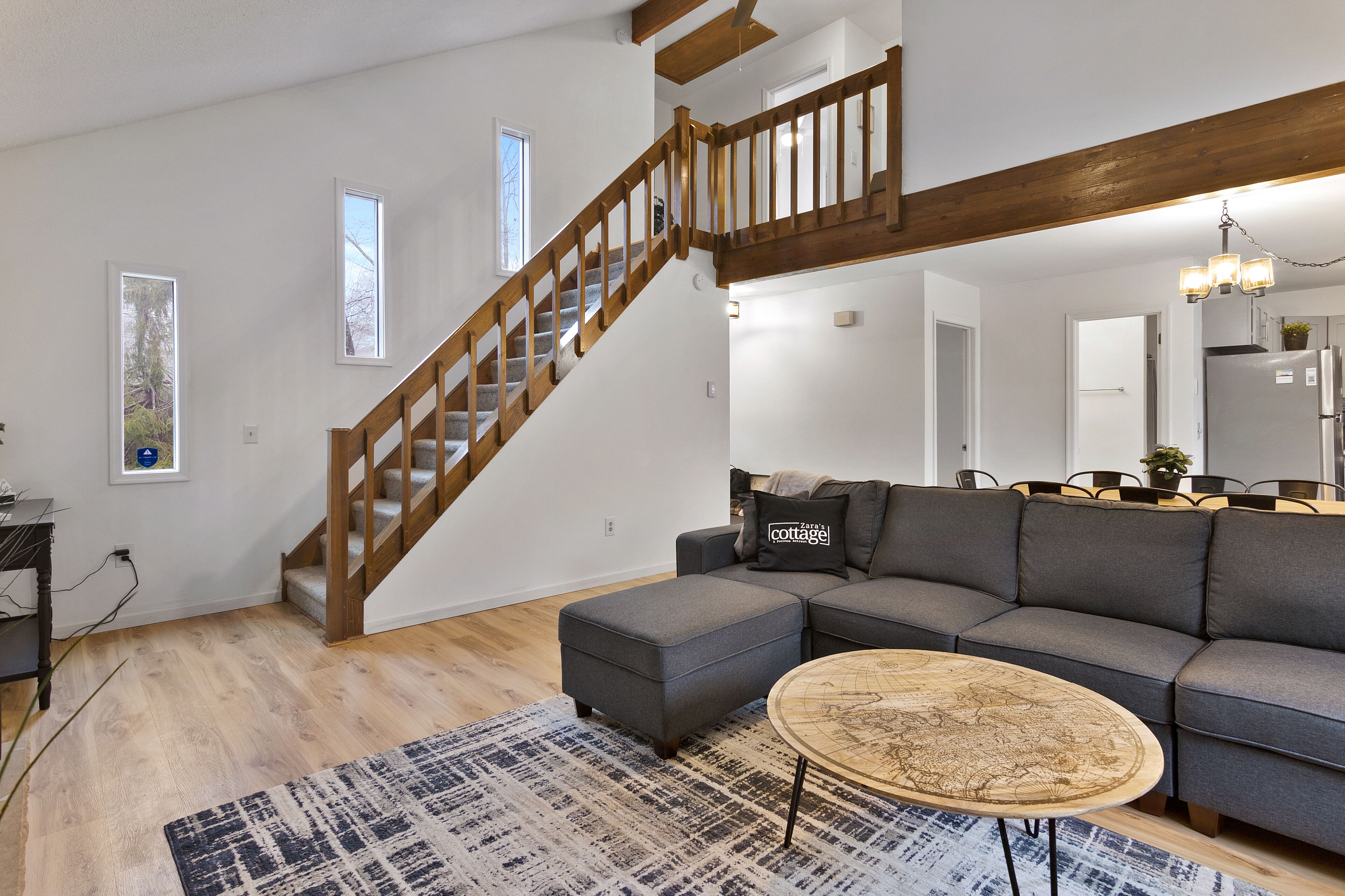 Hot tub/Game Room: Relax & Unwind @ Zara’s Cottage