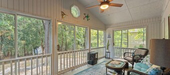 Entire 3 Bedroom House Near Bike Trails!