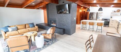 Smart-TV, Kamin, Videospiele