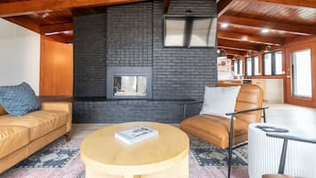 Smart TV, fireplace, video games