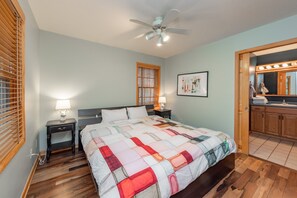4 bedrooms, free WiFi, bed sheets - Lake Access Lodge w/ Fireplace & Hot Tub (Oakland)