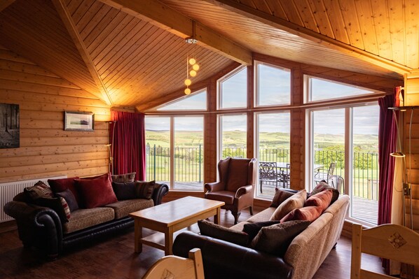 Smart TV, books, stereo - 5 Star Award Winning -The Lamont  Your Luxury Getaway with Hot Tub near Edinburgh (Lauder)