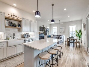 المنشأة من الداخل