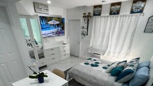 1 habitación, tabla de planchar con plancha, wifi gratis y ropa de cama 