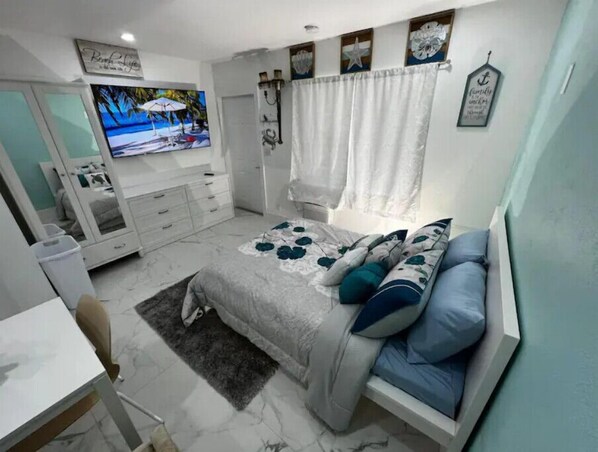 1 slaapkamer, een strijkplank/strijkijzer, gratis wifi, beddengoed