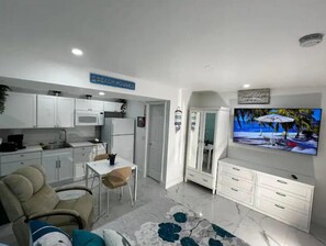 Interior - Ocean Breeze * 5 min to Beach * (Fort Lauderdale)