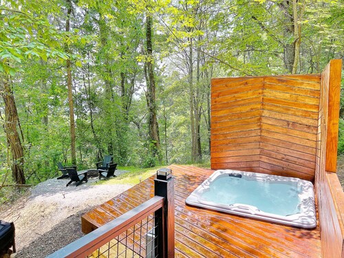 Asheville Dome Sleeps 6 + Hot Tub + Mountain View