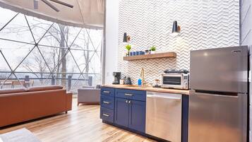 Fridge, oven, dishwasher, coffee/tea maker