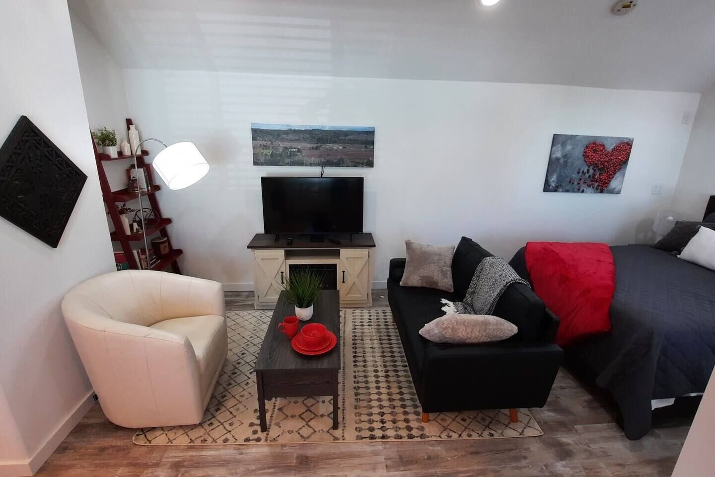 "Cranberry Cottage" Studio by the Beach